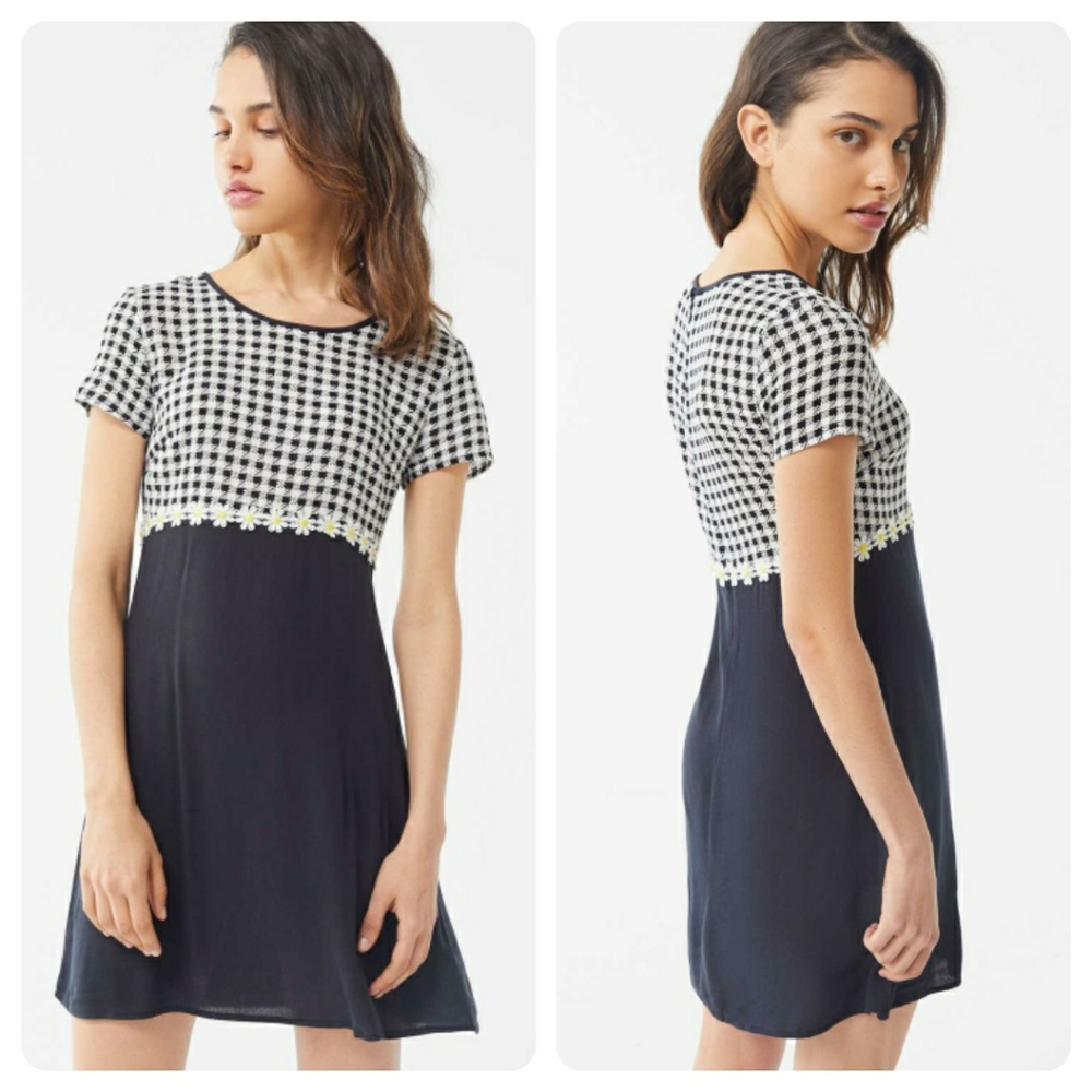 UO Urban Outfitters Hippy Daisy Chain Mini Dress